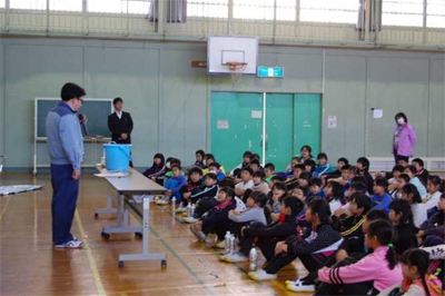 At Ogoe Elementary School of Kazo City
