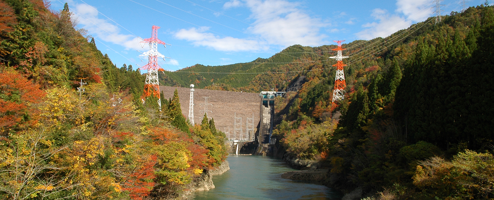 秋の写真ダム直下