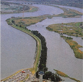 Viewing downstream from Kiso Sansen Park