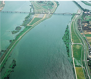 The mound section after dredging (photographed in September 2000)