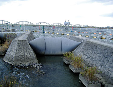 A rubber cloth roof weir(upstream section of shallow fishway)