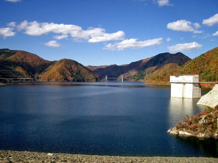 徳山湖（秋）
