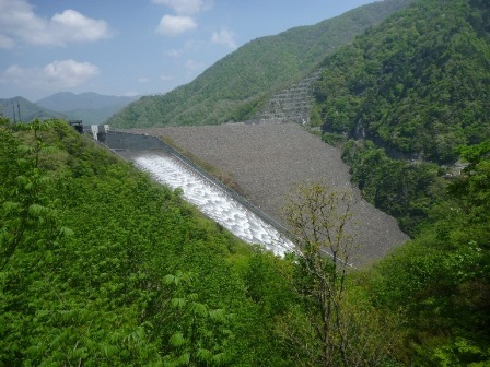 徳山ダム（春）