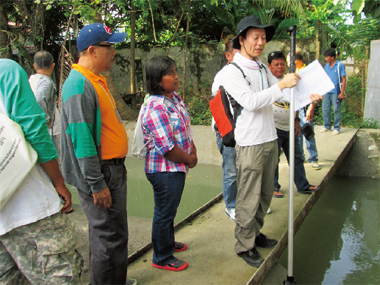 JWA's water management expert dispatched on a long-term basis is coaching the local staff members in the Philippines