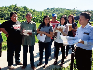 JWA's water management expert dispatched on a long-term basis is coaching the local staff members in the Philippines