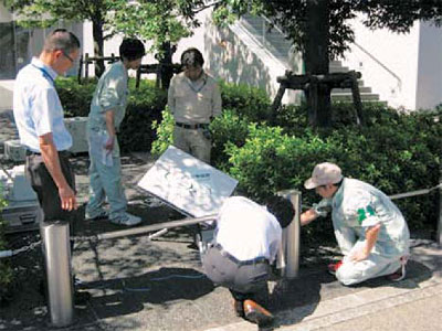 Installation practice for central disaster emergency communications network equipment (Headquarters)