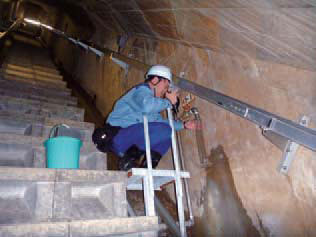 Measuring the leakage inside the dam body (Shimokubo Dam)