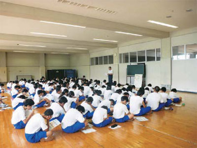 A lecture at the local high school (Tokuyama Dam)