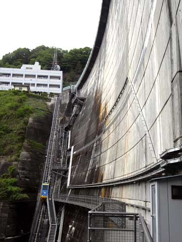 青蓮寺ダム堤体