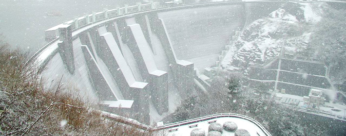 高山ダムの冬景色