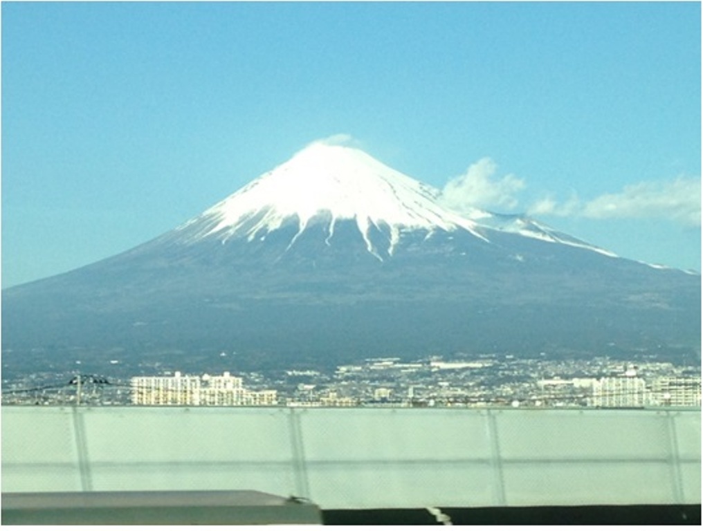 三島〜新富士を走行中の新幹線車内から