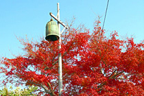 紅葉と半鐘