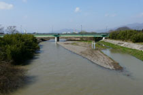 㗬
