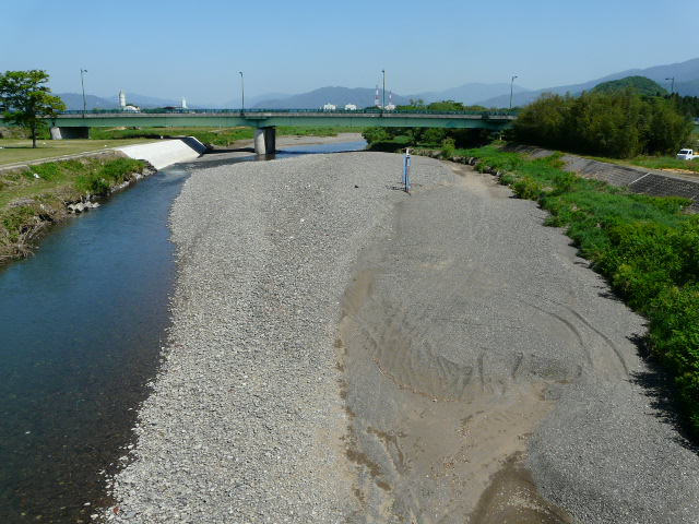 㗬