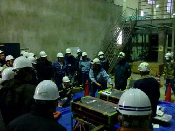 電動機を見学中