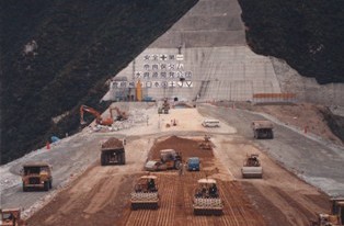 ダム本体盛立