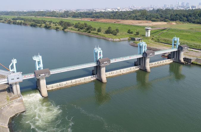 上空から見た秋ヶ瀬取水堰