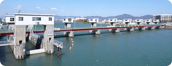 今切川河口堰全景