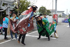 勇壮な獅子舞