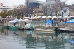 水際公園にも出店多数