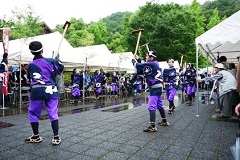 伝統の鍬踊り