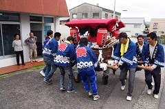 屋台を廻す様子