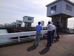 今切堰での点検状況１