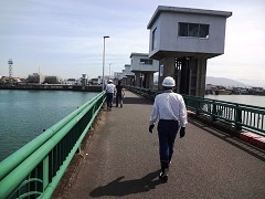 今切堰での点検状況２