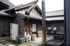 裏手は作業場の雰囲気